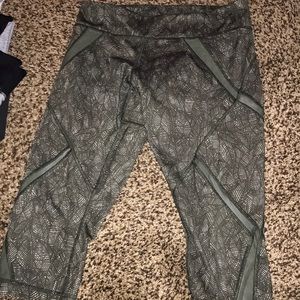 Lu Lu lemon cropped capris Havana design pants